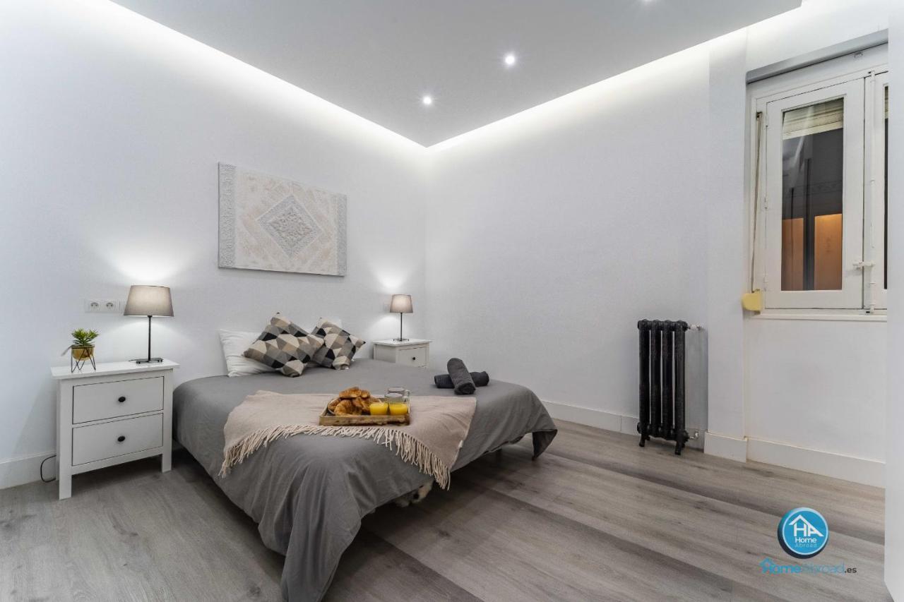 HomeAbroad Apartments - Deluxe Madrid Center Buitenkant foto