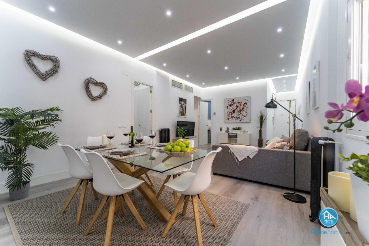 HomeAbroad Apartments - Deluxe Madrid Center Buitenkant foto